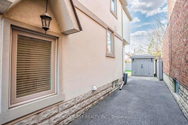 6 Armadale Ave, House detached with 3 bedrooms, 4 bathrooms and 3 parking in Toronto ON | Image 33