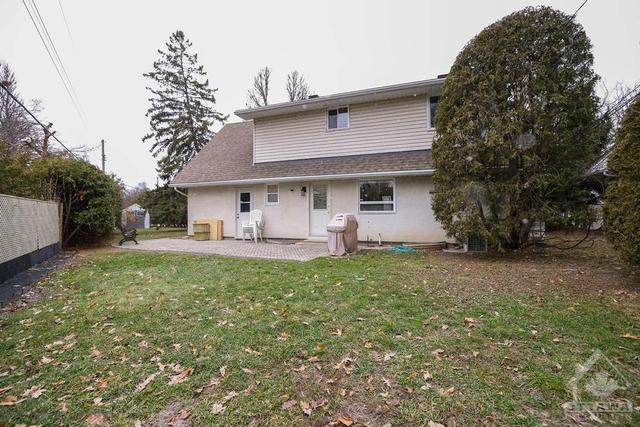 1942 Southampton Court, House detached with 3 bedrooms, 2 bathrooms and 4 parking in Ottawa ON | Image 6