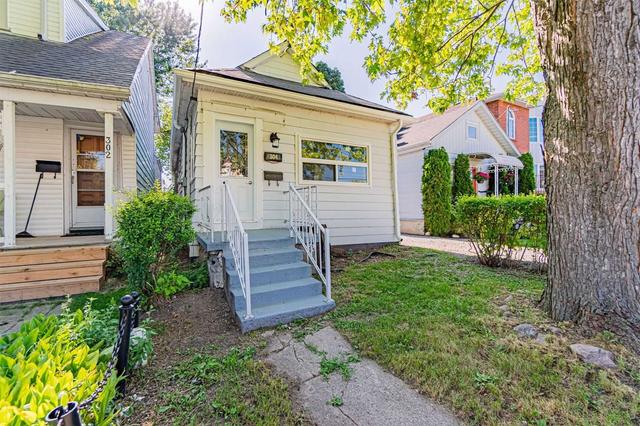 304 Westlake Ave, House detached with 2 bedrooms, 1 bathrooms and 2 parking in Toronto ON | Image 1