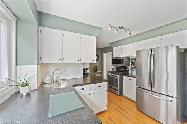 1025 Lombardy Drive, House detached with 3 bedrooms, 1 bathrooms and 5 parking in Sarnia ON | Image 3