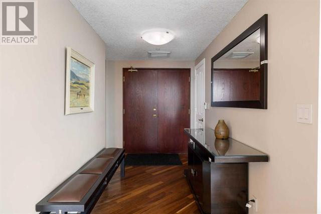505, - 837 2 Avenue Sw, Condo with 2 bedrooms, 2 bathrooms and 2 parking in Calgary AB | Image 2