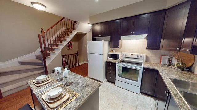 1034 Butler Boulevard, Townhouse with 3 bedrooms, 2 bathrooms and 2 parking in Petawawa ON | Image 7
