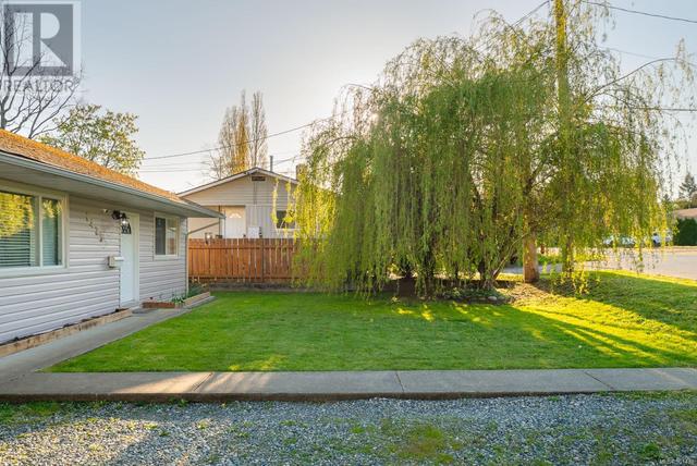Large yard, and privacy at the end of a lovely cul-de-sac | Image 4