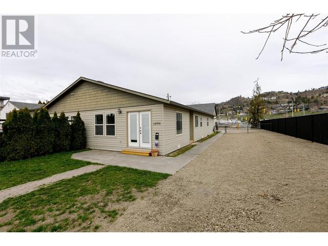 1090 Coronation Avenue, House detached with 2 bedrooms, 1 bathrooms and 8 parking in Kelowna BC | Image 2