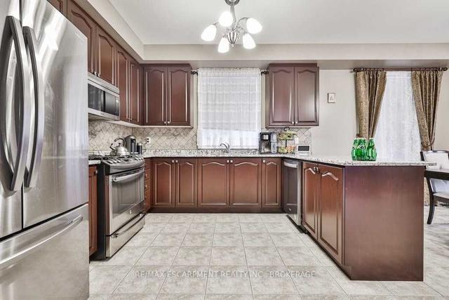 108 Danielson Crt, House detached with 4 bedrooms, 4 bathrooms and 7 parking in Mississauga ON | Image 5