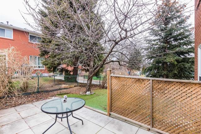 17 Thistle Down Blvd Blvd, Townhouse with 4 bedrooms, 3 bathrooms and 2 parking in Toronto ON | Image 32