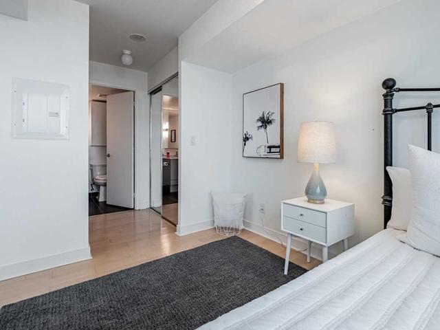 1103 - 320 Richmond St E, Condo with 2 bedrooms, 2 bathrooms and 1 parking in Toronto ON | Image 2