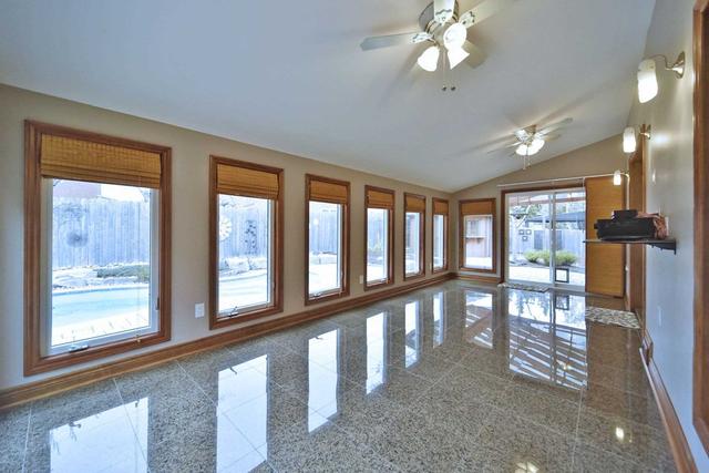 33 St. Ives Crt, House detached with 4 bedrooms, 4 bathrooms and 4 parking in Vaughan ON | Image 3