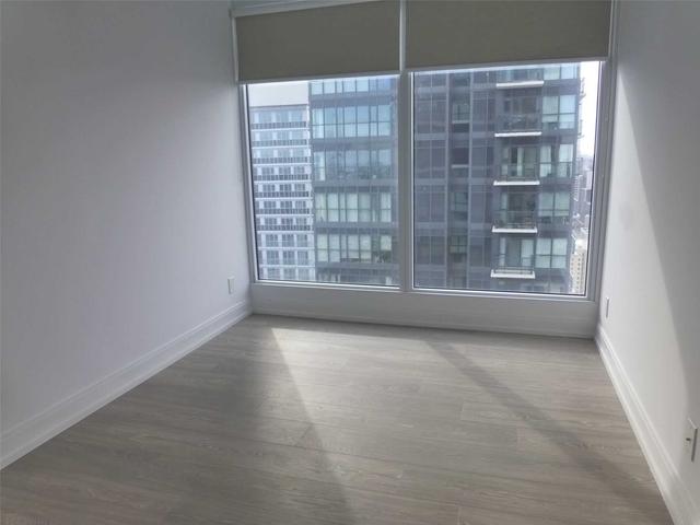 3711 - 181 Dundas St E, Condo with 2 bedrooms, 1 bathrooms and 0 parking in Toronto ON | Image 4