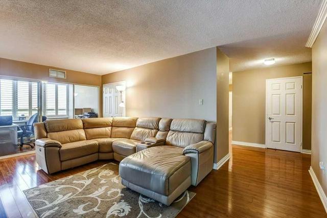 1709 - 100 County Court Blvd, Condo with 3 bedrooms, 2 bathrooms and 1 parking in Brampton ON | Image 4