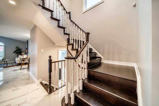 7038 Graydon Crt, House detached with 4 bedrooms, 3 bathrooms and 6 parking in Mississauga ON | Image 15