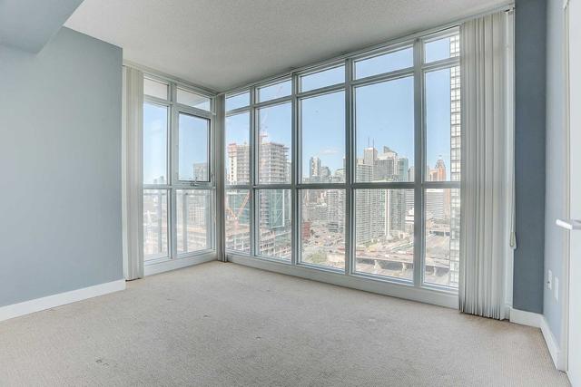 2802 - 15 Iceboat Terr, Condo with 1 bedrooms, 1 bathrooms and 1 parking in Toronto ON | Image 7