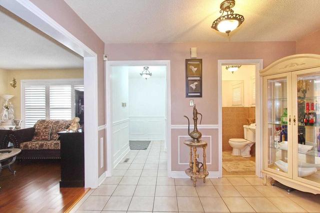 84 Sungold Crt, House detached with 4 bedrooms, 5 bathrooms and 8 parking in Vaughan ON | Image 3