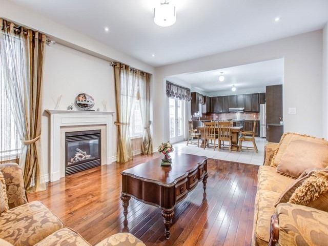 81 Thornhill Ravines Cres, House detached with 4 bedrooms, 4 bathrooms and 4 parking in Vaughan ON | Image 5