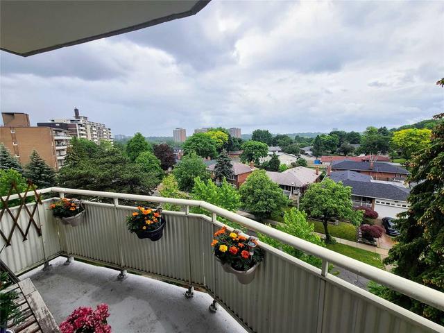 507 - 30 Allanhurst Dr, Condo with 2 bedrooms, 1 bathrooms and 2 parking in Toronto ON | Image 2
