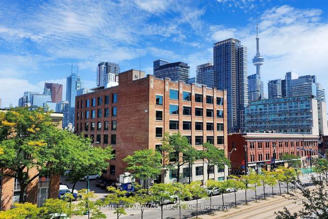 303 - 188 Spadina Ave, Condo with 3 bedrooms, 2 bathrooms and 1 parking in Toronto ON | Image 1