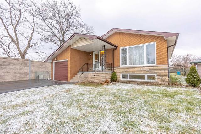22 Bilardi Crt, House detached with 3 bedrooms, 2 bathrooms and 5 parking in Hamilton ON | Image 1
