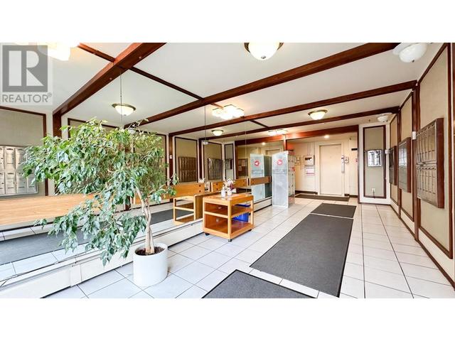 124 - 2600 49th Avenue, Condo with 2 bedrooms, 1 bathrooms and 1 parking in Vancouver BC | Image 2