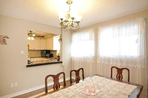 32 Henderson Dr, Townhouse with 3 bedrooms, 2 bathrooms and 2 parking in Markham ON | Image 11