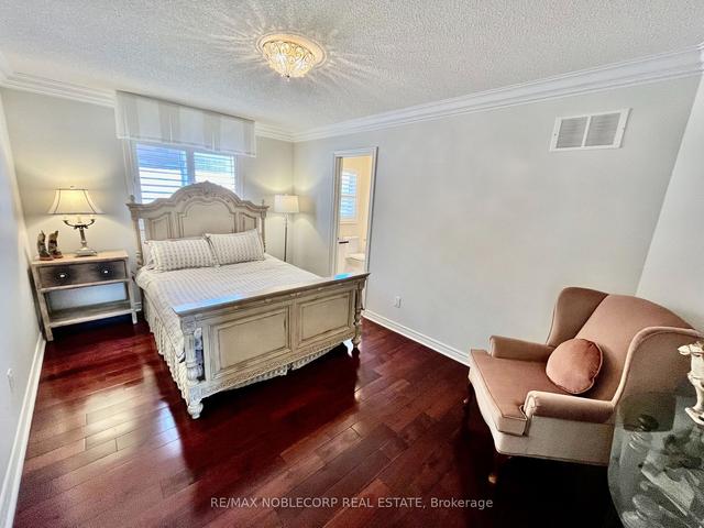 2139 Helmsley Ave, House detached with 4 bedrooms, 4 bathrooms and 4 parking in Oakville ON | Image 17