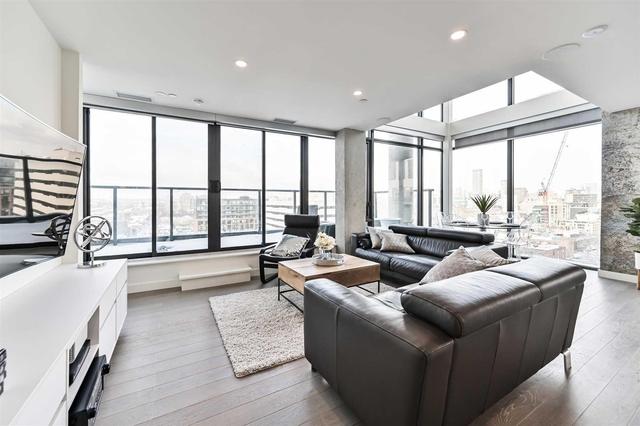 1511 - 111 Bathurst St, Condo with 2 bedrooms, 2 bathrooms and 1 parking in Toronto ON | Image 3