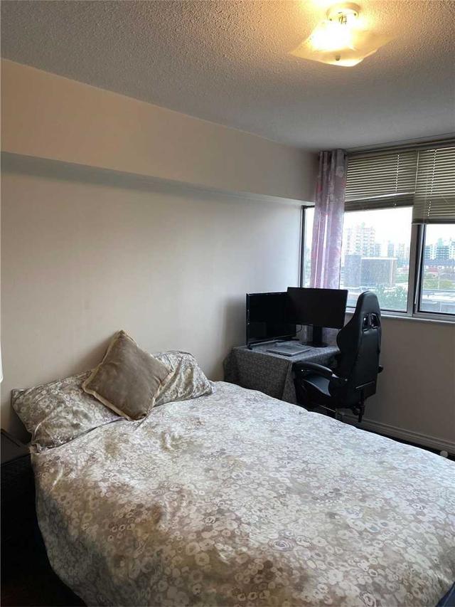 805 - 3100 Kirwin Ave, Condo with 3 bedrooms, 2 bathrooms and 2 parking in Mississauga ON | Image 2