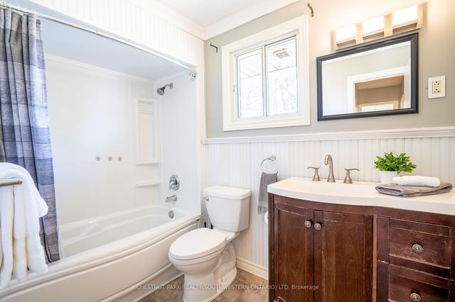 207 Alma St N, House semidetached with 3 bedrooms, 2 bathrooms and 3 parking in Guelph ON | Image 13