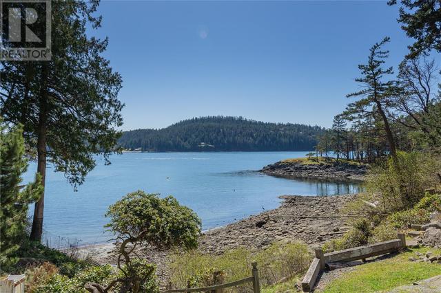 630 Dinner Bay Rd, House detached with 12 bedrooms, 16 bathrooms and 12 parking in Southern Gulf Islands BC | Image 1