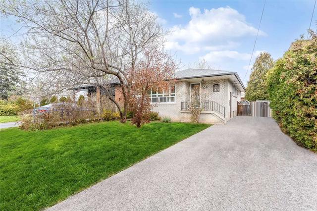54 Horfield Ave, House detached with 3 bedrooms, 2 bathrooms and 4 parking in Toronto ON | Image 1