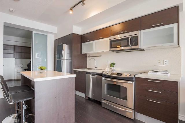 4209 - 386 Yonge St, Condo with 2 bedrooms, 2 bathrooms and 1 parking in Toronto ON | Image 5