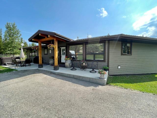 3000 Balmer Drive, House detached with 4 bedrooms, 3 bathrooms and null parking in Elkford BC | Image 2