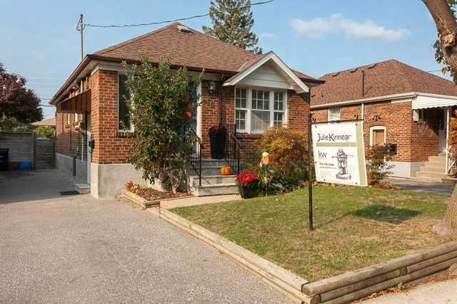46 Rothsay Ave, House detached with 2 bedrooms, 2 bathrooms and 4 parking in Toronto ON | Image 2