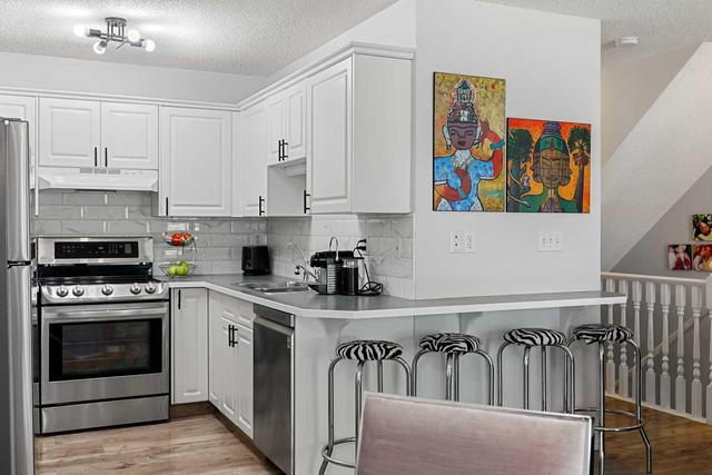 104 Mt Aberdeen Manor Se, Home with 3 bedrooms, 1 bathrooms and 1 parking in Calgary AB | Image 9