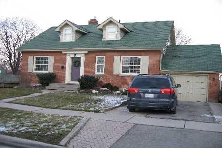 57 Cadillac Ave, House detached with 4 bedrooms, 2 bathrooms and 2 parking in Oshawa ON | Image 1