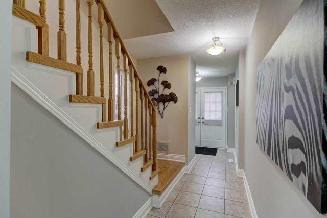 38 Domenico Cres, House detached with 3 bedrooms, 3 bathrooms and 2 parking in Brampton ON | Image 2