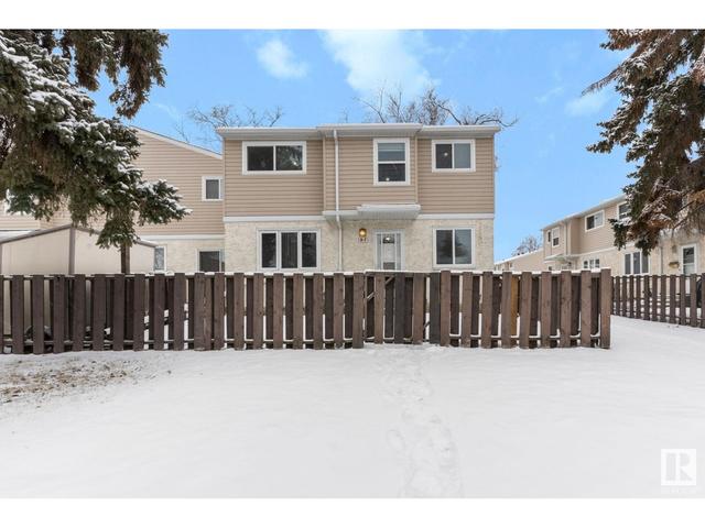 9f Clareview Vg Nw, House attached with 3 bedrooms, 1 bathrooms and 1 parking in Edmonton AB | Image 3