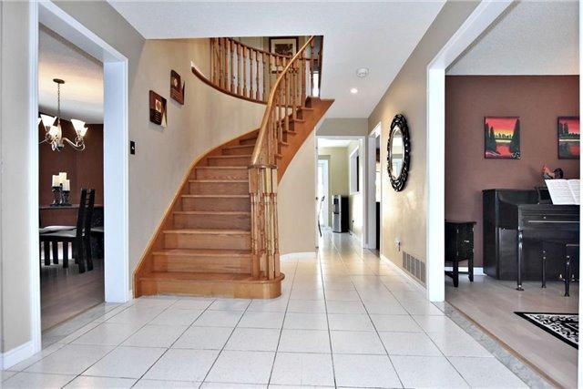 78 Alderwood St, House detached with 4 bedrooms, 4 bathrooms and 2 parking in Whitchurch Stouffville ON | Image 2