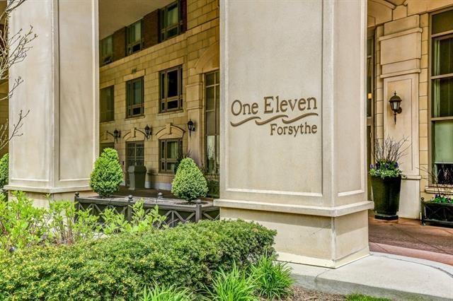 1202 - 111 Forsythe St, Condo with 2 bedrooms, 3 bathrooms and 2 parking in Oakville ON | Image 1