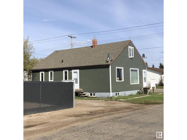 4902 53 Av, House attached with 3 bedrooms, 2 bathrooms and null parking in Vegreville AB | Image 33