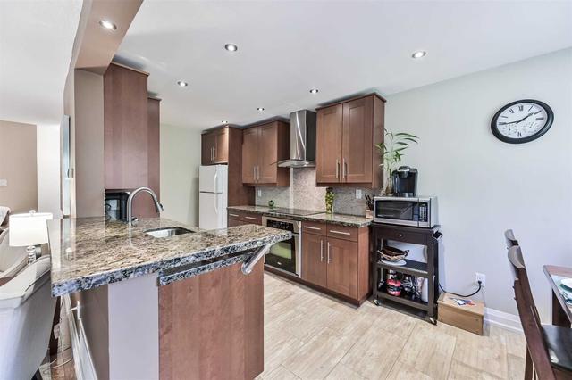 2457 Grindstone Crt, House detached with 3 bedrooms, 3 bathrooms and 3 parking in Mississauga ON | Image 2