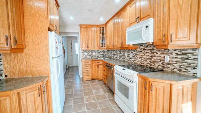12 Shannon Crt, House detached with 3 bedrooms, 3 bathrooms and 5 parking in Whitby ON | Image 16