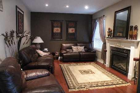 70 Brookhaven Cres E, House detached with 4 bedrooms, 3 bathrooms and 4 parking in Markham ON | Image 3