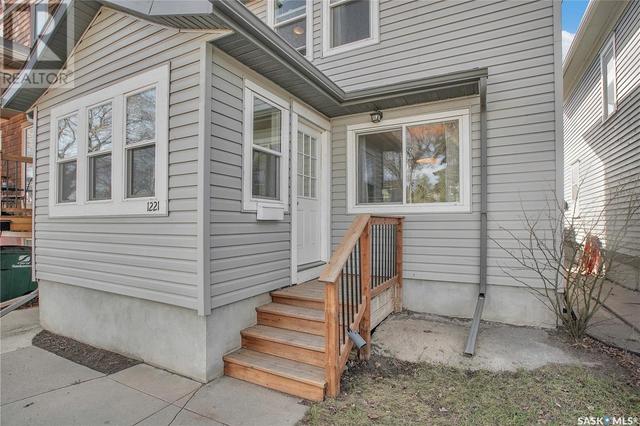 1221 8th Avenue N, House detached with 3 bedrooms, 2 bathrooms and null parking in Saskatoon SK | Image 3