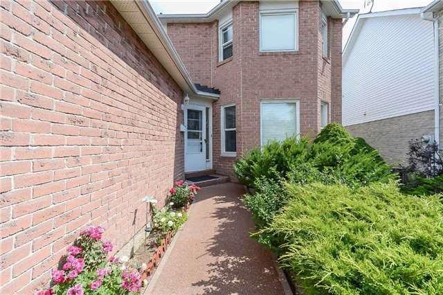 7328 Corrine Cres, House detached with 3 bedrooms, 3 bathrooms and 2 parking in Mississauga ON | Image 2