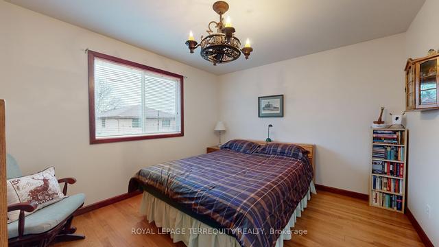 484 Otonabee Dr, House detached with 3 bedrooms, 2 bathrooms and 3 parking in Peterborough ON | Image 3