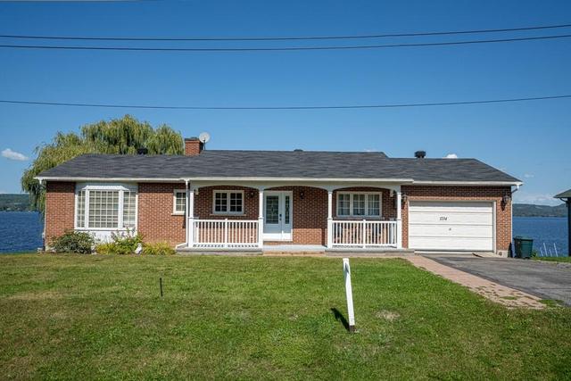 1734 Bay Road, House detached with 3 bedrooms, 3 bathrooms and 4 parking in Champlain ON | Card Image