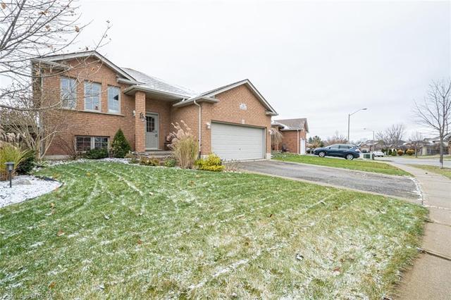 16 Dowden Avenue, House detached with 4 bedrooms, 2 bathrooms and 4 parking in Brantford ON | Image 2