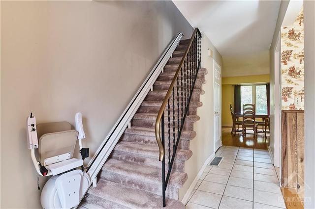 11 Ramsgate Private, Townhouse with 4 bedrooms, 3 bathrooms and 1 parking in Ottawa ON | Image 2