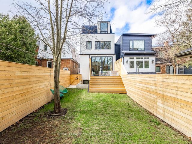 109 Humewood Dr, House semidetached with 4 bedrooms, 5 bathrooms and 1 parking in Toronto ON | Image 26