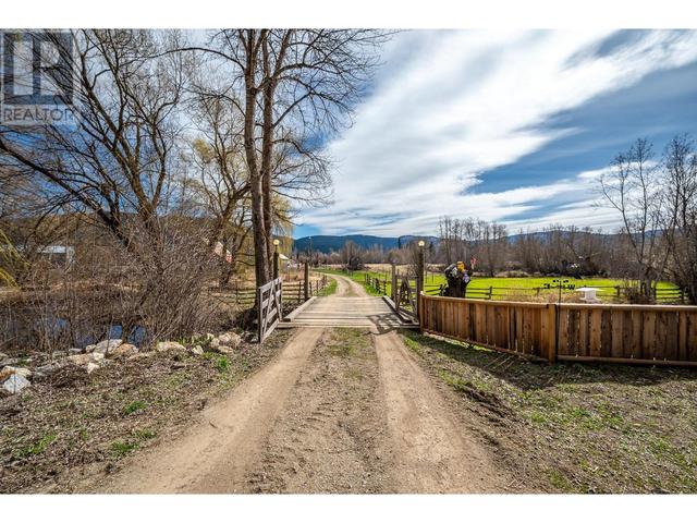 3312 6 Highway, House detached with 3 bedrooms, 2 bathrooms and 10 parking in North Okanagan D BC | Image 9